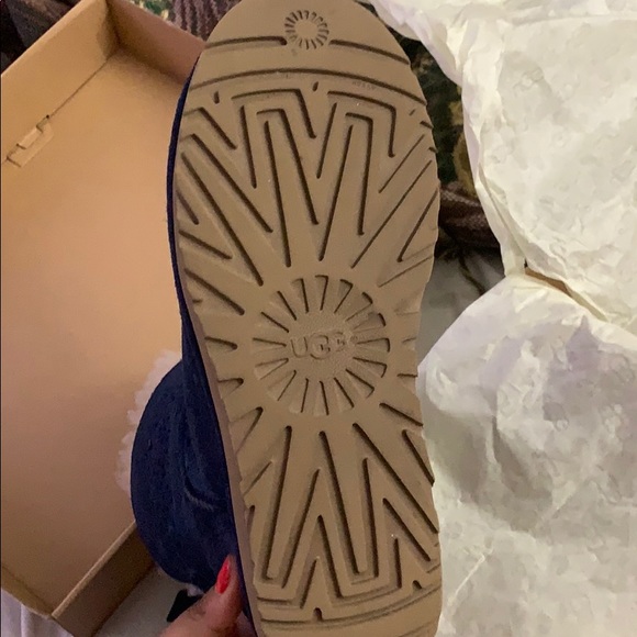 Uggs - Picture 4 of 4